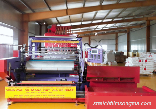 Khung cảnh nhà máy sản xuất băng dính Song Mã